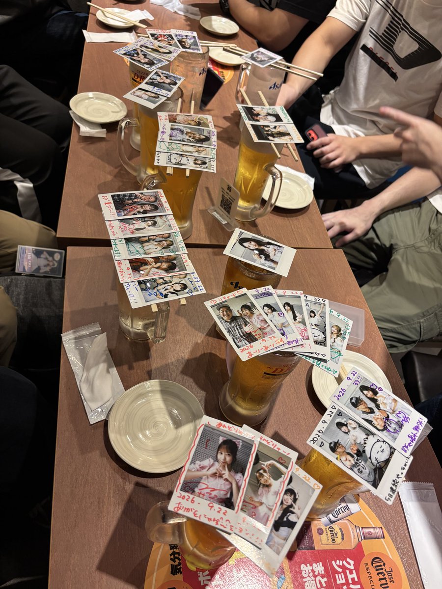 andrew_3ca's tweet photo. あんしゅがワンマン前にエネルギーチャージ。カンパーーニアです🍻
#あいりんく #���ゅーぴっと #ありあり https://t.co/pbuBJPOfrr