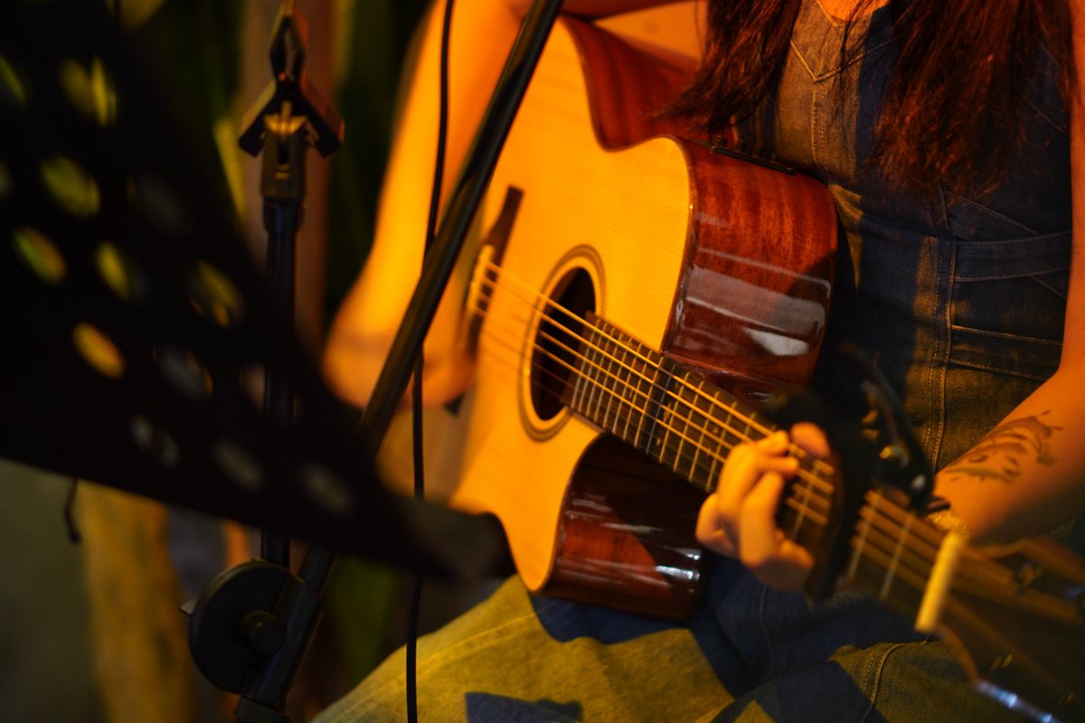 Reall__erika's tweet photo. Just left the indie folk gig at the small downtown venue—so raw, soulful vocals and harmonica solos that gave me chills! A perfect night for music lovers , https://t.co/vh6GwSAGKG