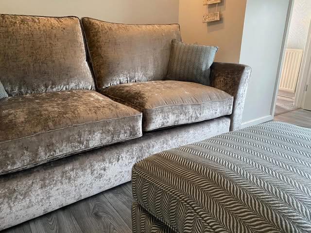 MerissaCrofton's tweet photo. In love with this Claremont setup. Crushed velvet, a chevron footstool, and pure comfort that looks amazing in a real home. https://t.co/RWyfk5gn0G