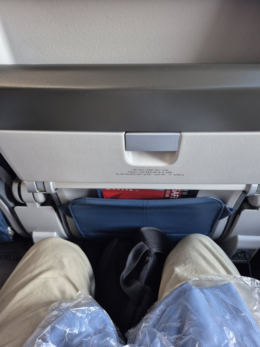 Renz2346's tweet photo. ✈️🇺🇸🥲 https://t.co/1hG6TfIRHF