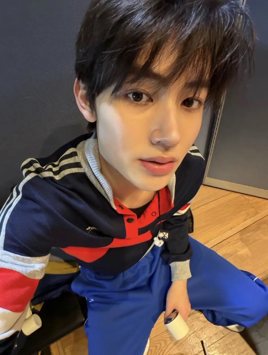 Snowfeon_0113's tweet photo. @tdiep1703 @eomlandvnfp All eyes slowly turn toward Seonghyeon the second he begins to host, his quiet but persuasive EOMPACT surprises everyone, his warm temperament generates gentle EOMUSE and his special EOMSEAN cannot be 
MC EOM TAKES OVER

#SEONGHYEONonAir
#ソンヒョン大活躍
#SEONGHYEON #성현 https://t.co/8sjlIHRZkq