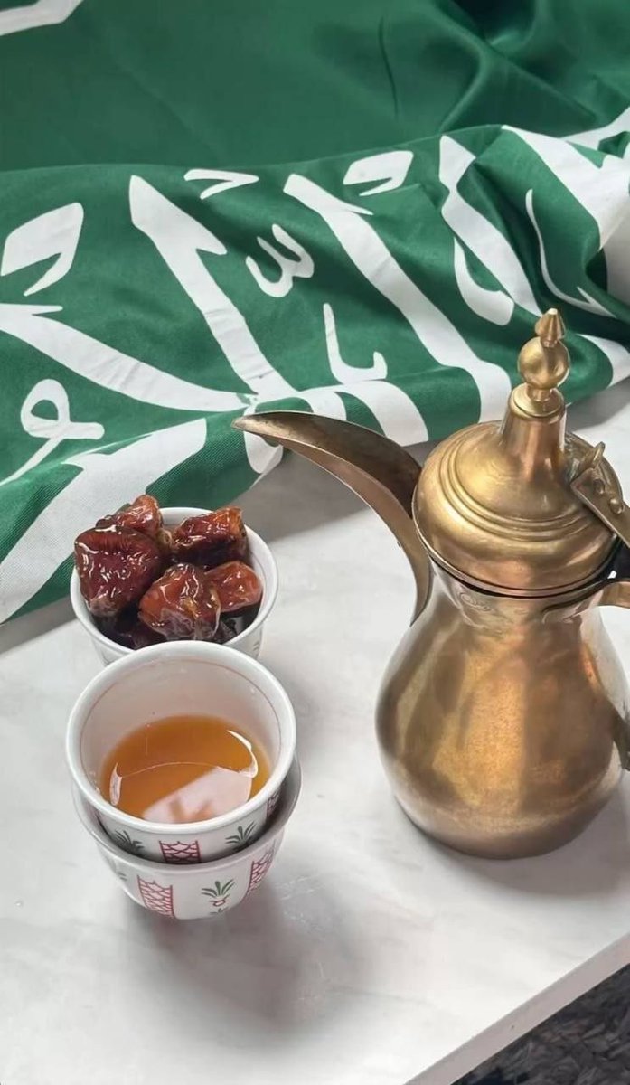 2012_umfaisal's tweet photo. تمرة من نجد، وفنجال قهوة 
مع دخون العود ياخذنا الحنين 🇸🇦 https://t.co/1qMlV3ZH7a