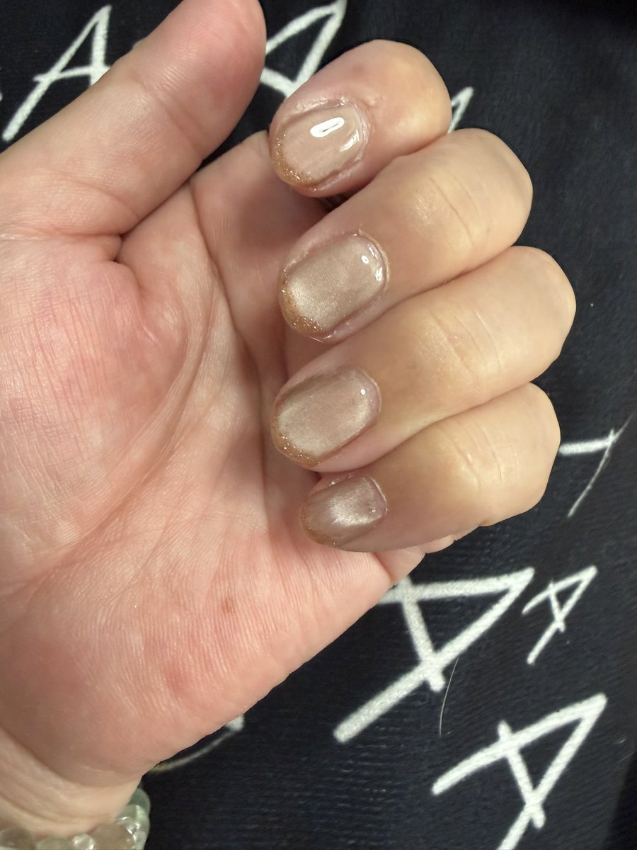 usakichi529's tweet photo. ジェルネイル2回目💅

ダイソーのシルキーブラウンとアンバー使いました✨ https://t.co/oyFR9P20be