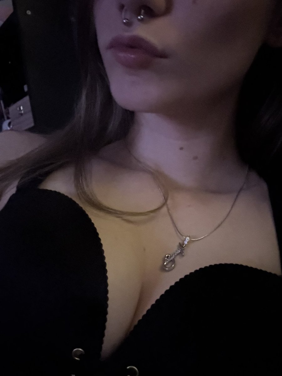 Moo4MissK's tweet photo. i know pretty blondes w piercings make you relapse 😸 

findom https://t.co/Xx1Cfb5e19