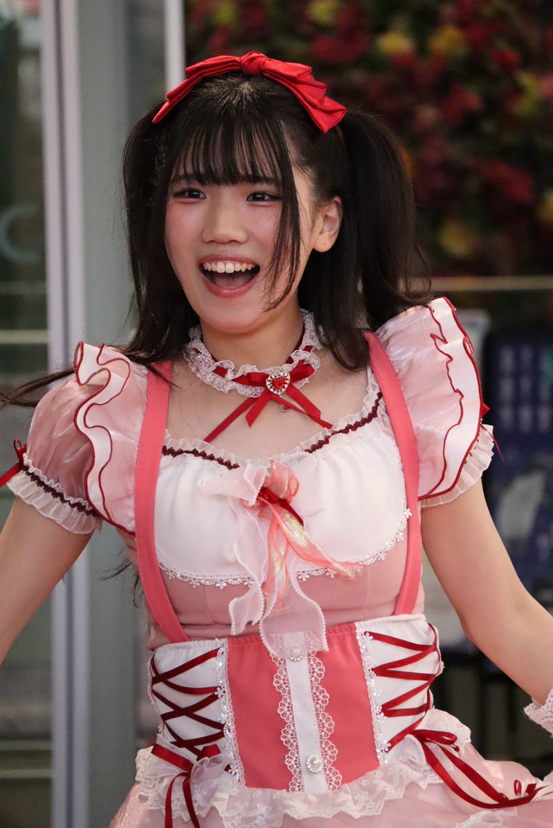 9BudEejZNujKR8G's tweet photo. アイ博in moyuk SAPPORO
狸小路で可愛い子が歌ってた🟥
#SAYU
#リトブル
#リトルブルー https://t.co/Z6zP71tFLp