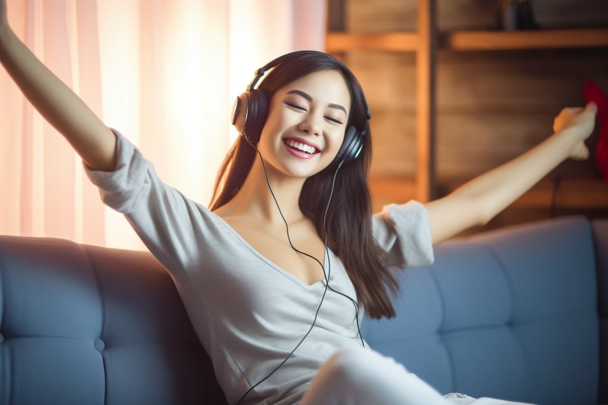 aidsyd25's tweet photo. Just put on my favorite lo-fi playlist, turn the volume up, and let the rhythm melt away the whole day’s tiredness. Music really is the best quick pick-me-up. https://t.co/tigCcTs0BL
