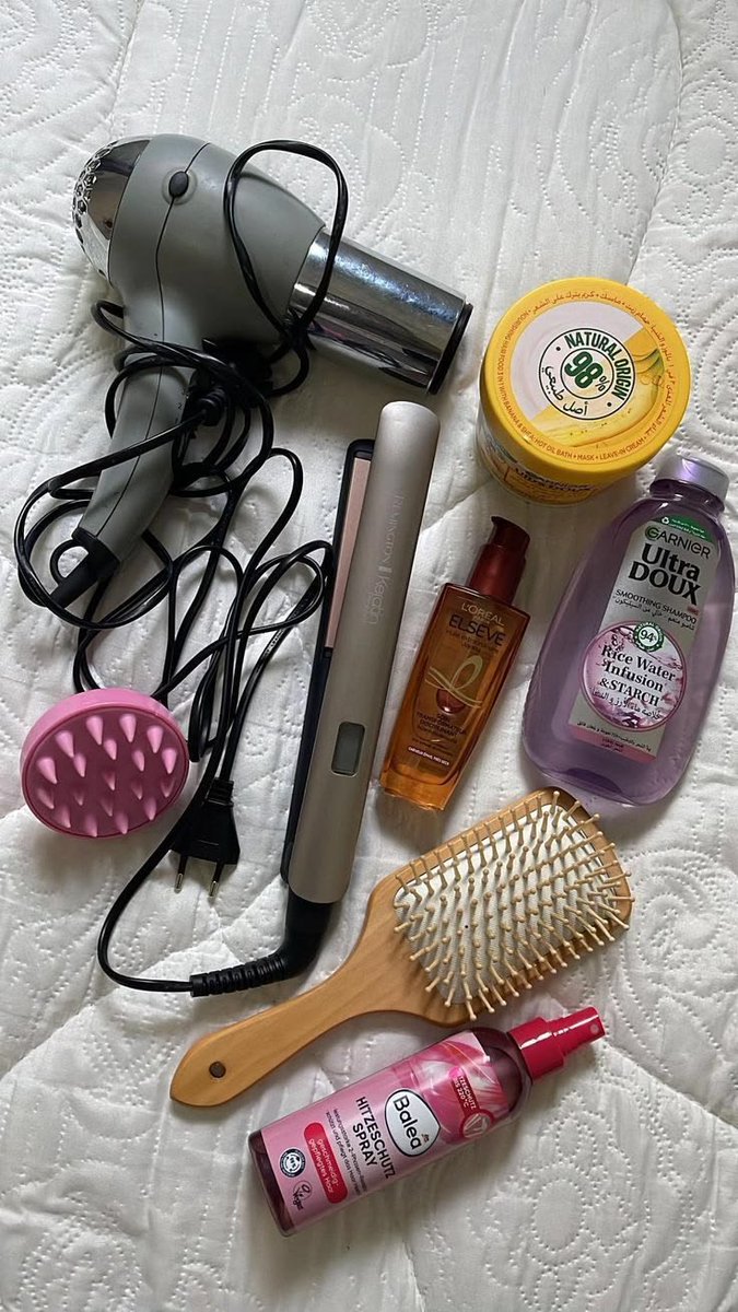 Aurielle007s's tweet photo. girl essentials ✨ https://t.co/DWWhAqqAQD
