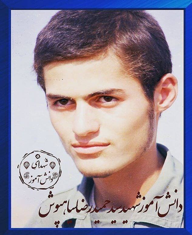 barfe_tabestuni's tweet photo. هشت سال دفاع مقدس، کلاس درسی بود که استادانش از روی نیمکت‌های مدرسه به میدان‌های مین رفتند. آن‌ها رفتند تا امنیت امروزِ ما، ارزان به دست نیاید. این دینِ سنگینی است بر گردن همه ما.
#انصارالحسین
#مهر_مقاومت https://t.co/fgHwXfVdx1