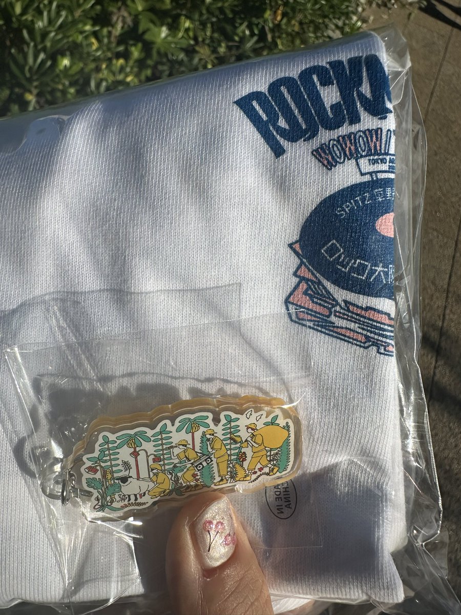 ai8823ko's tweet photo. 意志弱い人間なのですぐ買いました
後悔はしていません

ネイルはチェリーにした🍒 https://t.co/bYlx5tiIZX