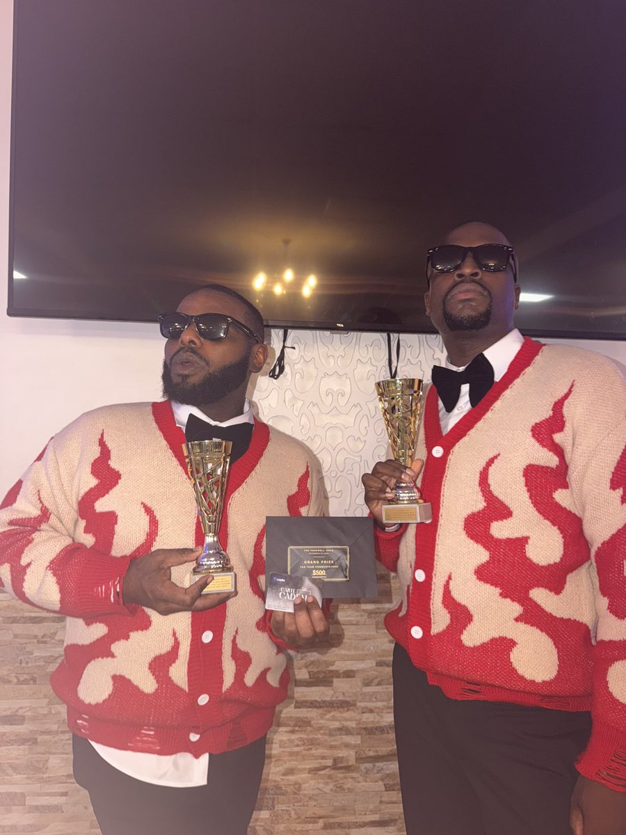 ByronEntertainU's tweet photo. 🏆GRANDPRIZE🏆 €6️⃣0️⃣0️⃣

                        TAG TEAM 
🎤COMMENTATOR VS COMMENTATOR🎤

Ei🅰️GO 🅰️LLURE
BYRON 〽️IYAKE 〽️UGLER

S/O to Arturo &amp; Charly on a great event 😍🇫🇷

𝗕𝗔𝗖𝗞 𝗧𝗢 𝗧𝗛𝗘 𝟮𝟬𝟬𝟬𝘀 𝗕𝗔𝗟𝗟 𝗽𝘁. 𝟮
Paris, France https://t.co/913ZP9dKvO