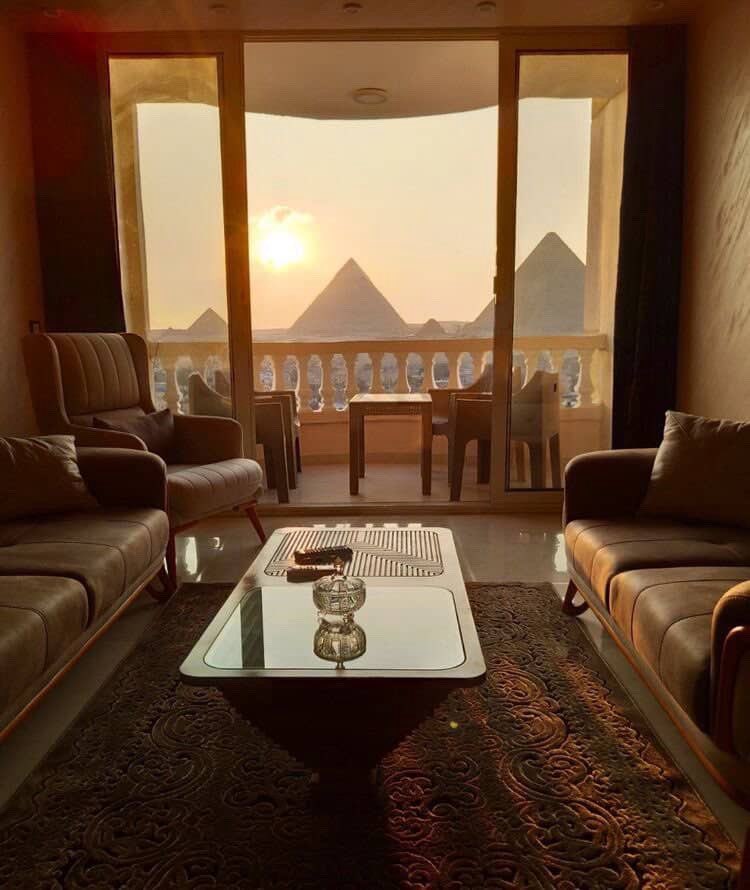 aseelswaid9's tweet photo. Sunrise on the pyramids of Egypt https://t.co/chDDLa6cLr