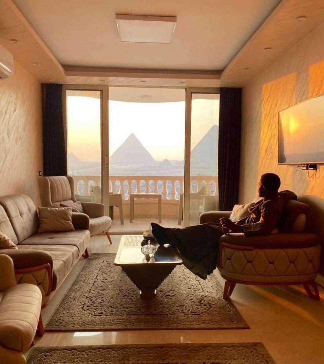 aseelswaid9's tweet photo. Sunrise on the pyramids of Egypt https://t.co/chDDLa6cLr