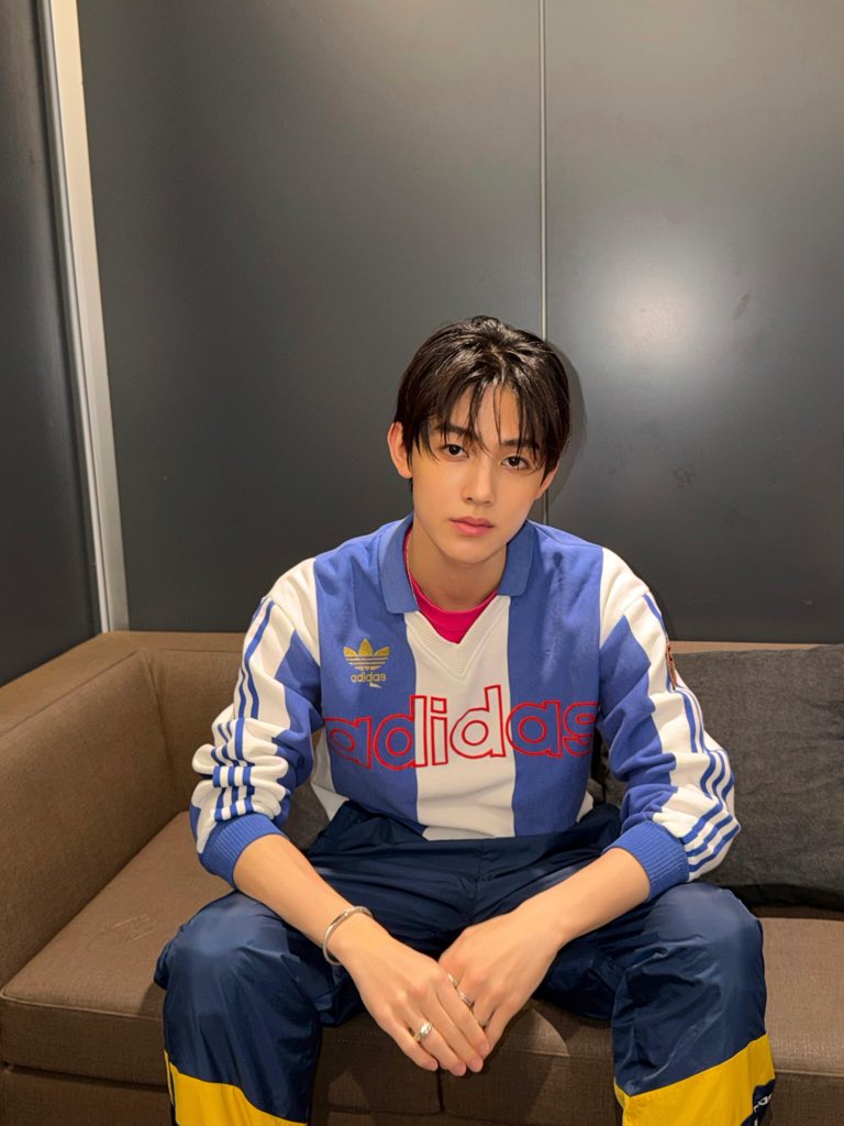 yujinnrrz's tweet photo. Seeing Seonghyeon shine as MC brings real joy, his EOMUSE‑filled charm draws eyes, EOMPACT fills every live moment, EOMSEAN makes him stand bright among everyone present.

MC EOM TAKES OVER

#SEONGHYEONonAir
#ソンヒョン大活躍
#SEONGHYEON #성현 https://t.co/gbhPwk7OMJ
