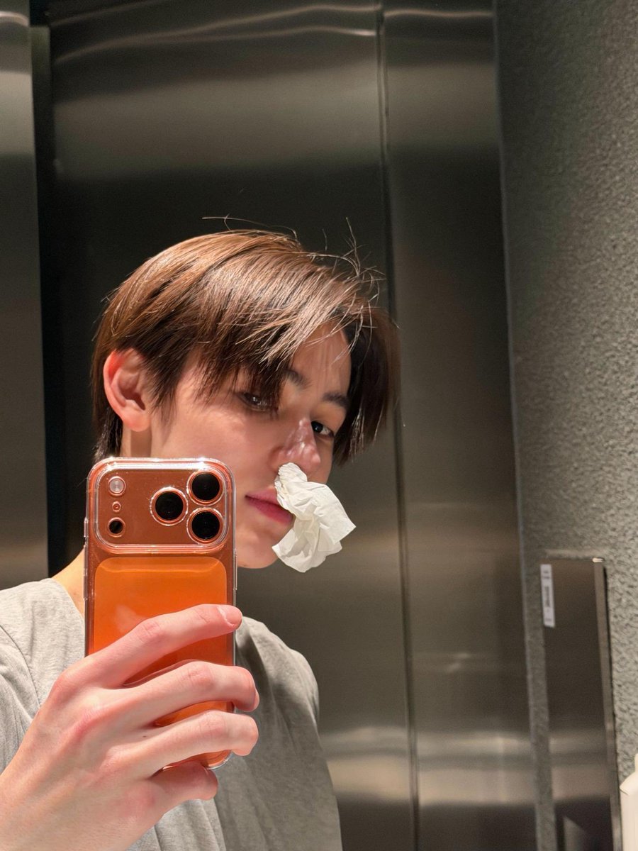 Sean1019d's tweet photo. Seonghyeon’s confident MC presence shines in Japan, EOMUSE blooms in his soft gaze, EOMPACT draws every eye, EOMSEAN defines his one‑of‑a‑kind live charm.
MC EOM TAKES OVER

#SEONGHYEONonAir
#ソンヒョン大活躍
#SEONGHYEON #성현 https://t.co/b1NBTyBrb5