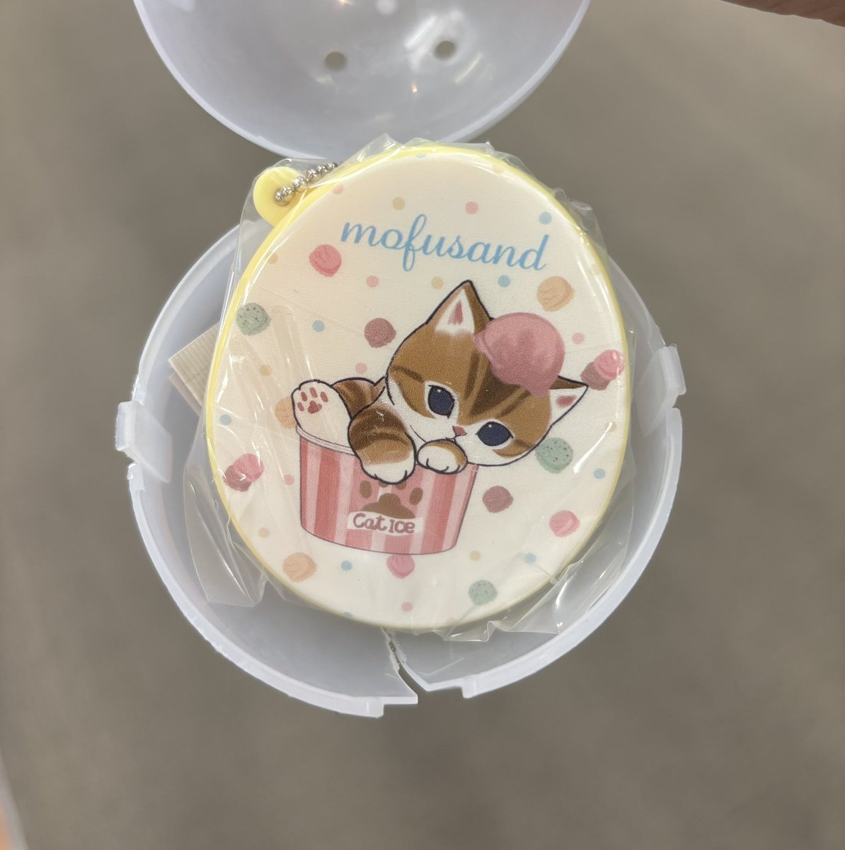 re__cha_pyo's tweet photo. mofusand  モフサンド ヘアコームチャーム
交換

【譲】 ②カップケーキにゃん

【求】 ④ マカロンにゃん

郵送希望です📮

#mofusand交換 https://t.co/2biqjyrqER