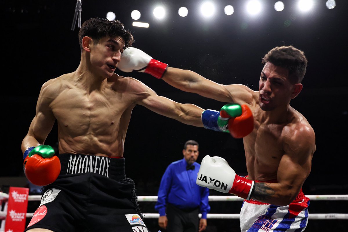 GlobalboxingNTW's tweet photo. SIX ROUNDS. TWO WARRIORS. 🥊🔥

Diego Luna earned a unanimous decision over Renny Mastrapa, with all three judges scoring it 59-56.

Mastrapa battled until the final bell. Respect to both fighters! 👏

📸 @crisesquedaphoto

#GBN #Boxing https://t.co/D7BPM51UTK