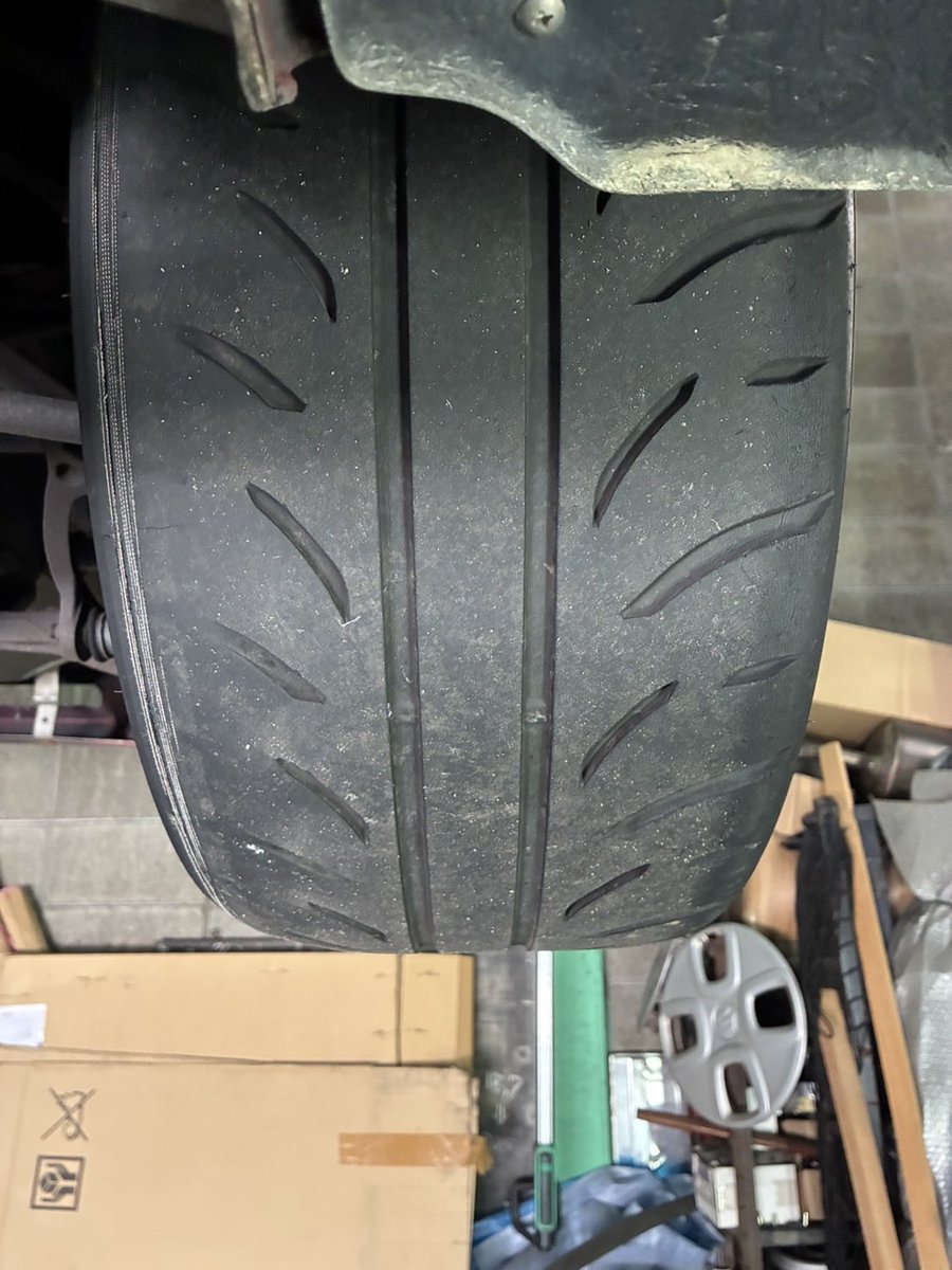 yusuke_s2k's tweet photo. 車やから左リアタイヤとだけ送られてきた画像 https://t.co/tFTHQG4Uh7