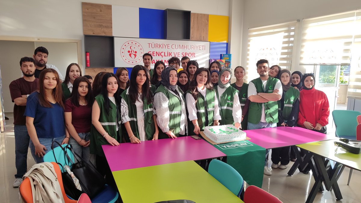 GSB_YozgatGM's tweet photo. 🌱 Genç Ofis'te Yeni Dönem, Yeni Dostluklar!

Yozgat Bozok Üniversitesi Genç Ofis’te, Genç Yeşilay Topluluğu tarafından üniversitemizi yeni kazanan öğrencilerle tanışma ve kaynaşma toplantısı düzenlendi. 💚 https://t.co/C33qdZlXyH
