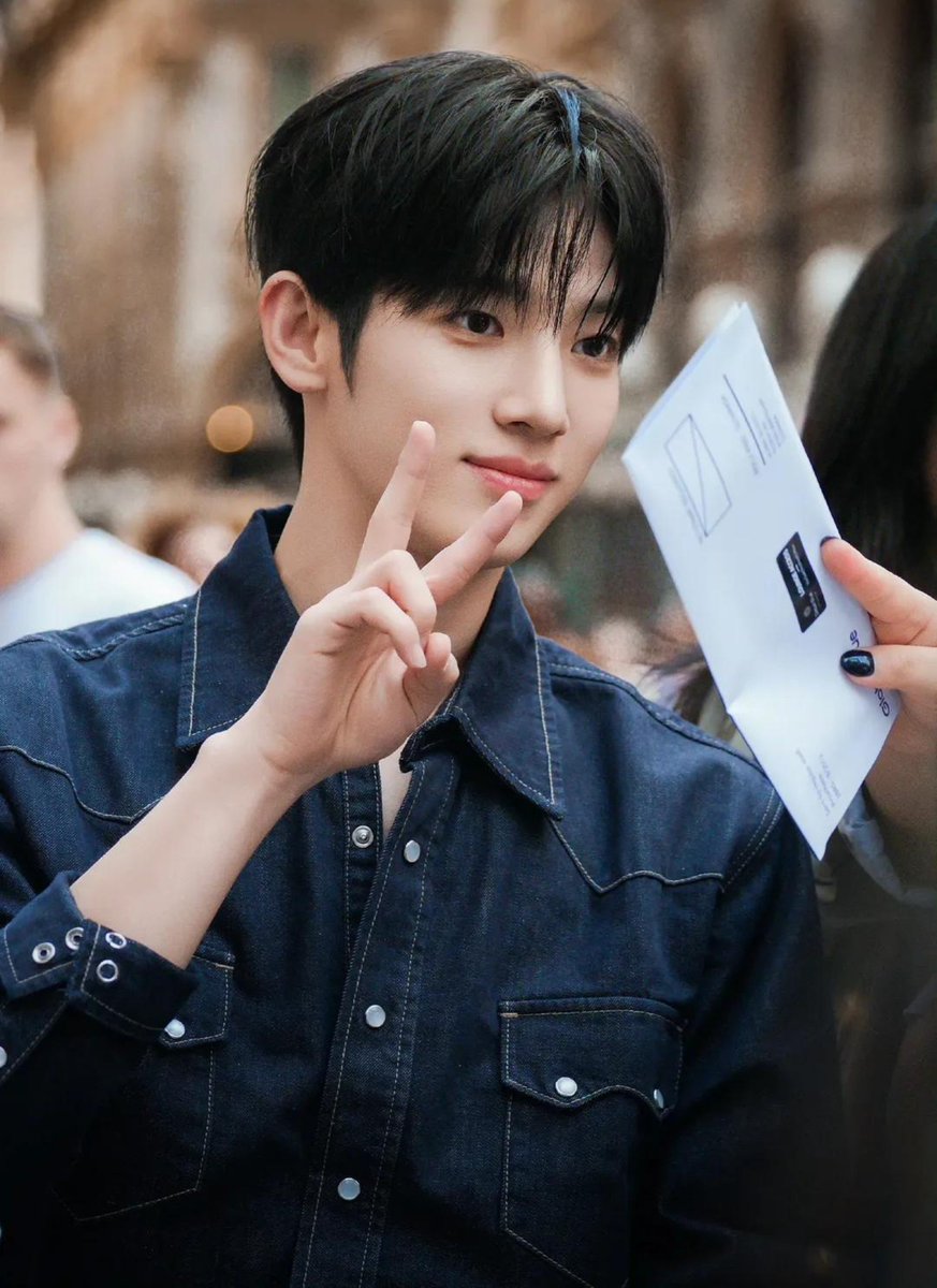 XX00419's tweet photo. Anh ấy luôn tỏa sáng ở mọi khoảnh khắc.Tôi muốn anh ấy sẽ mãi rực rỡ như vậy
#SIWOO_IN_MILANO 
#PARKSIWOO https://t.co/m1bXShqXvB