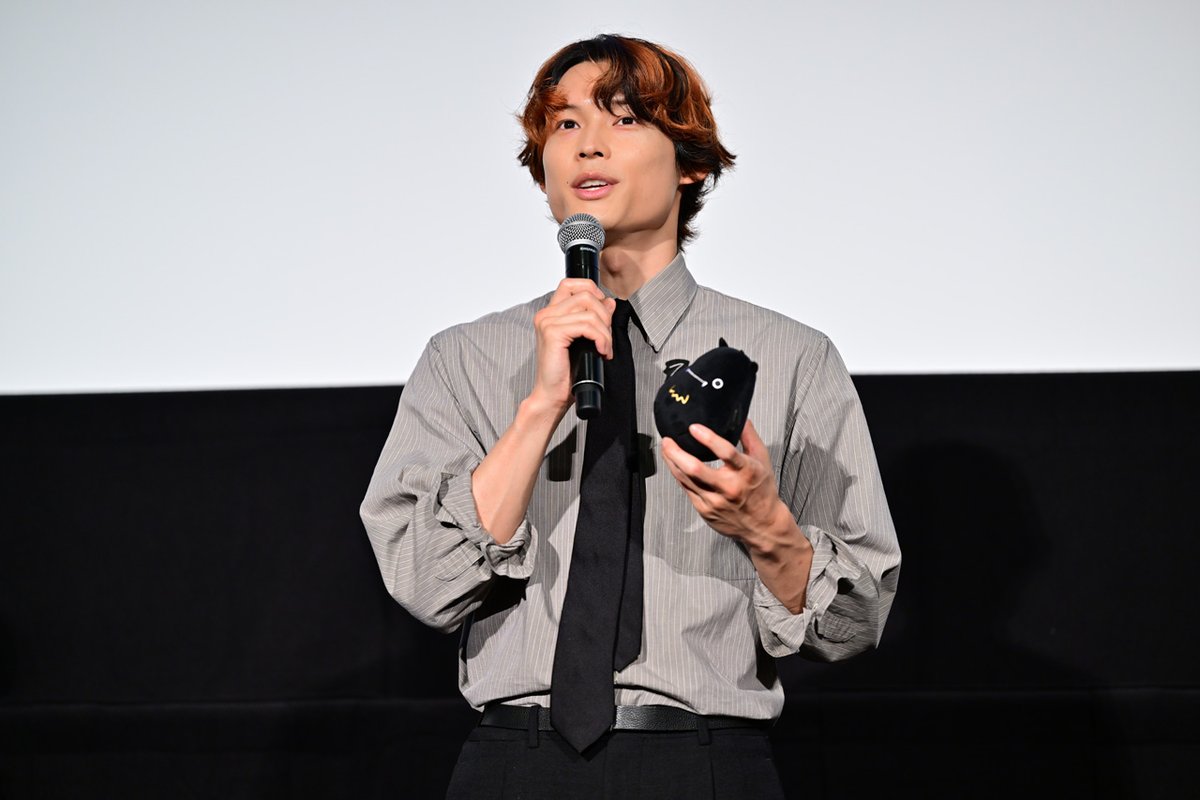 edgelinetokyo's tweet photo. 今田美桜が明かす松村北斗のプロフェッショナルぶり！『白鳥とコウモリ』大ヒット御礼イベ https://t.co/MEzGoDQVWj

公式レポート・写真6枚
「東野先生が『そんな野暮なことはしない』」というもの
（c）2026「白鳥とコウモリ」製作委員会
#白鳥とコウモリ https://t.co/S1SJuHbeKl