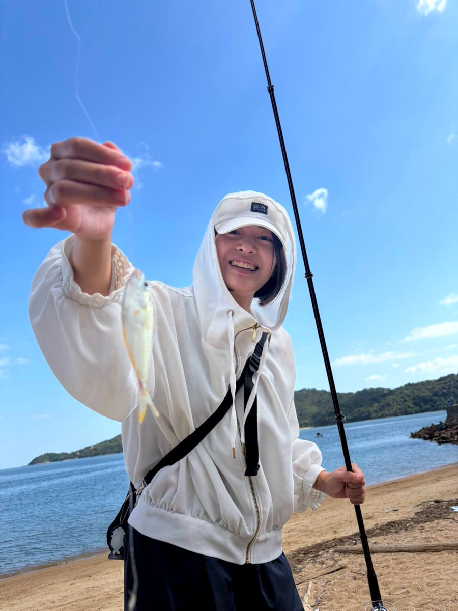 doushingaeri's tweet photo. またまた牛窓海水浴場に釣りに来ております🎣✨
今回はクロダイやベラ、キスにハゼ(？)など色々な魚種の他になんと ちま がワタリガニやらタコまで釣ってしまいましたꉂ🤣🤣𐤔
今回も大変面白かったですꉂ😂
 #牛窓
 #釣り
 #岡山 https://t.co/yKMnzUKfSs