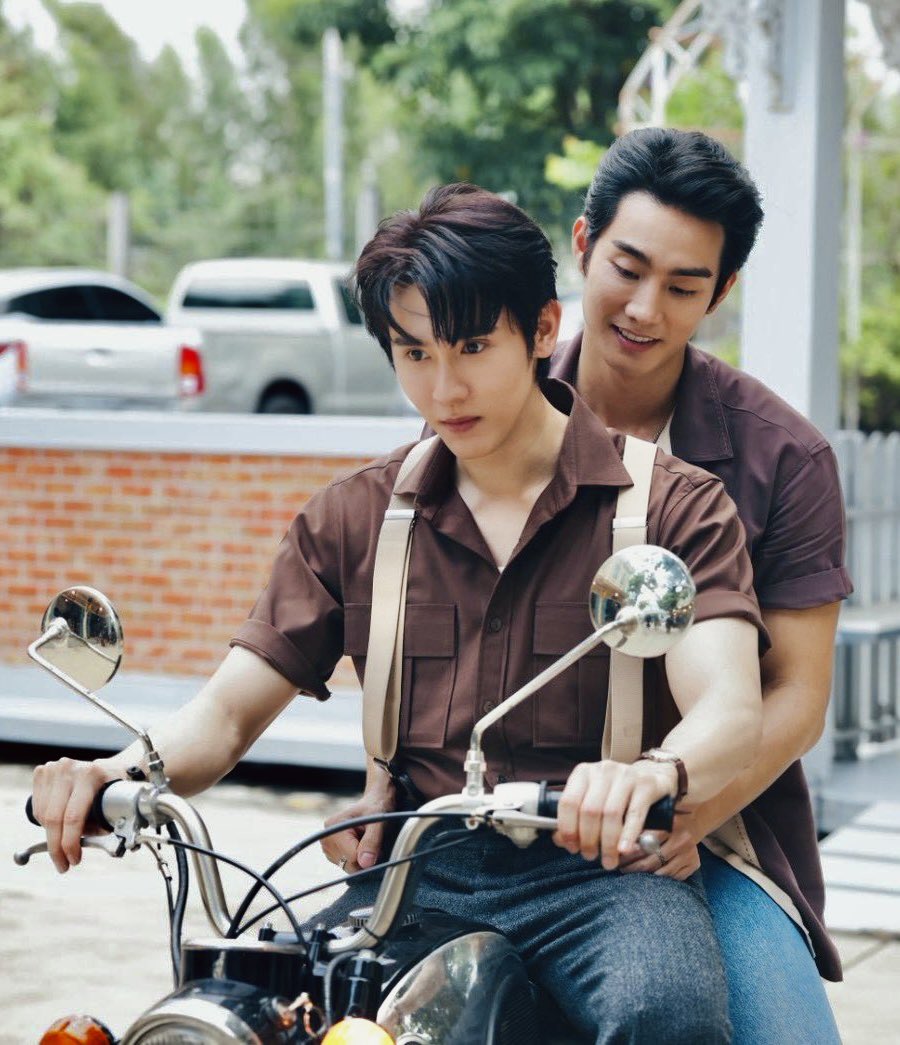 boyslovehub's tweet photo. New photo of #ForceBook on the set of their new BL #LoversAndGangsters.

A man falls in love with the gangster from his family’s rival gang, who is responsible for killing his father. https://t.co/KakitVKAsn
