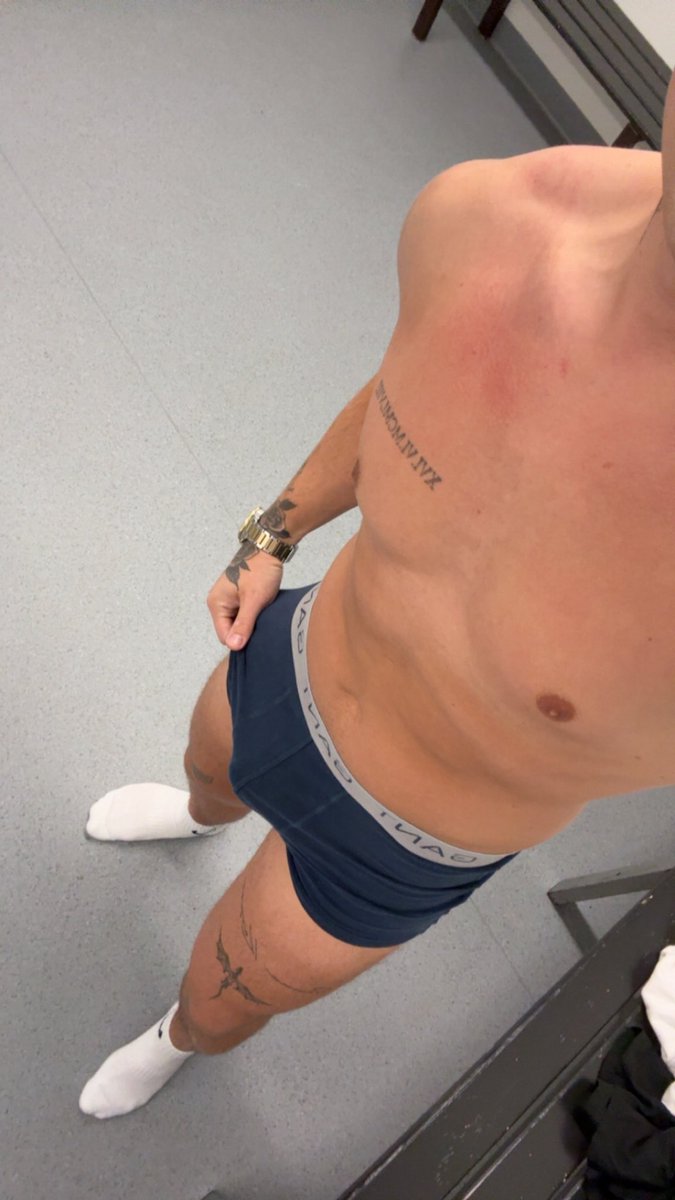 materiks1998's tweet photo. Witch body part should I work out today 👀 https://t.co/rrjdtLvT5q
