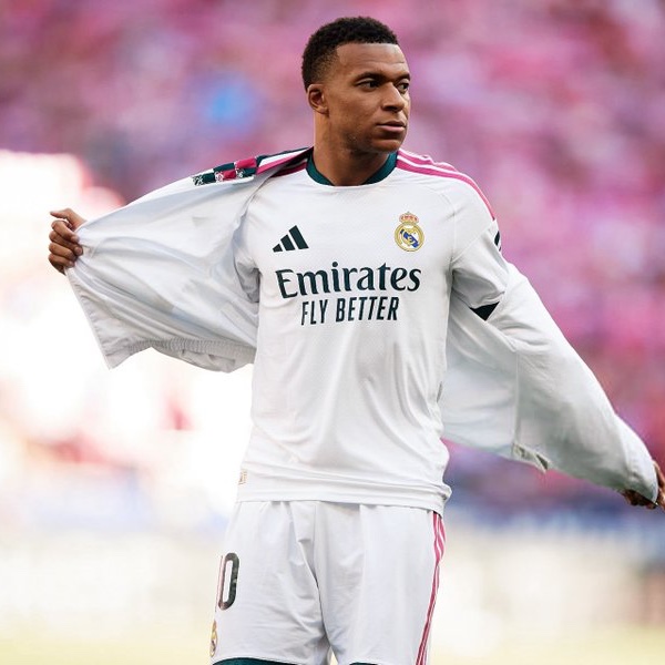 TouchlineX's tweet photo. 🚨🗣️ Kylian Mbappé on the Ballon d'Or: 

"It is not an obsession. It's a goal for any player and any competitor." https://t.co/n40V11LhGq