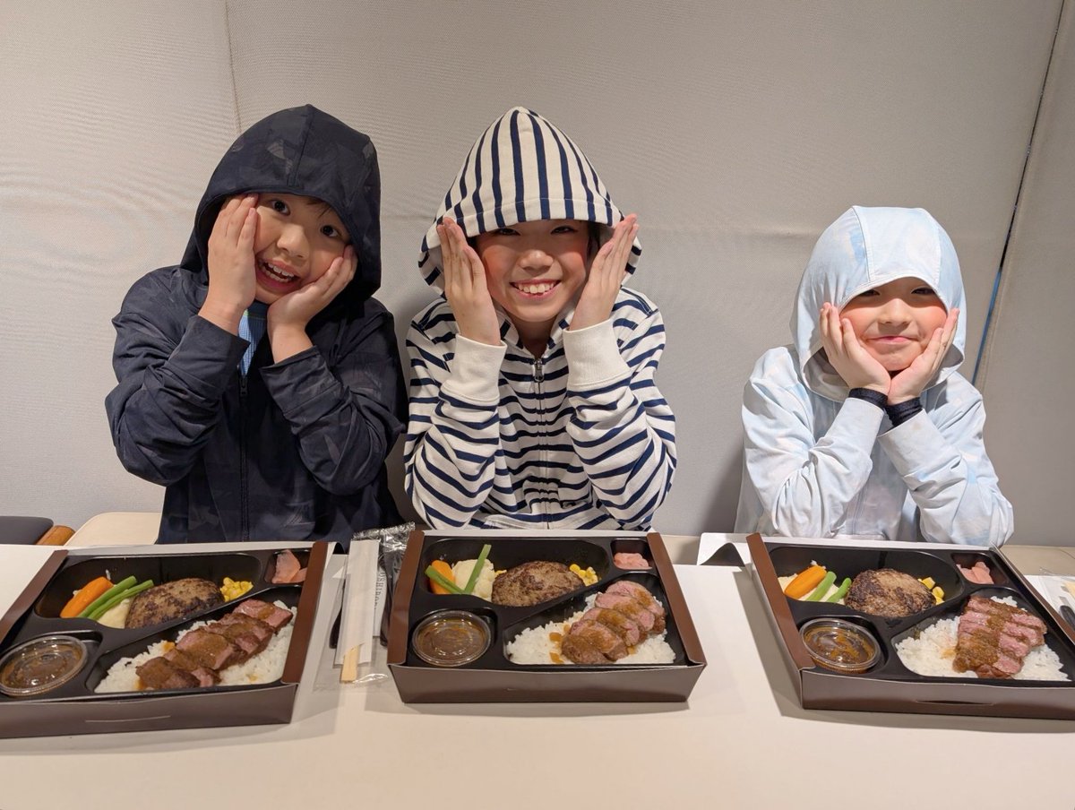 ray_inomata's tweet photo. 尼子先生からお弁当の差し入れを
いただきましたー(^_^)✨️
ありがとうございます！！

幸せすぎるーー！！！
いっぱい食べて大きくなります😉✌
#尼子先生 #忍たま https://t.co/OjvSmPiyxu