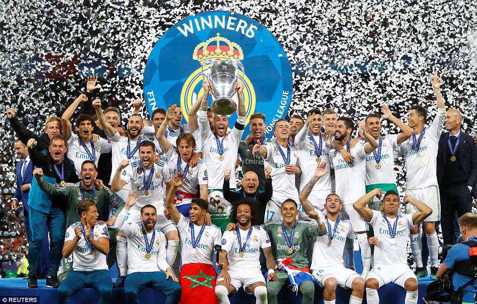 MattFootyTalk's tweet photo. Good morning family, it’s Matt 🤍
Waking up with champion energy this Tuesday.
To everyone already following and everyone who will find this page today — welcome. This photo is a reminder that the biggest nights start with belief, work, and a team that refuses to settle.
Have a winning day. The beautiful game never sleeps. ⚽🏆
Hala Madrid.