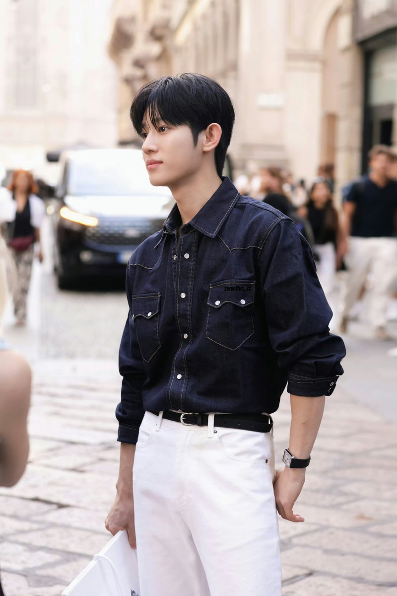 am0ur_'s tweet photo. เซนส์แฟชั่นคุนเทอ 10000/100
#SIWOO_IN_MILANO #PARKSIWOO https://t.co/QGLnhV17WM