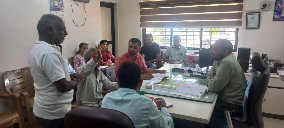 sdmkeshod's tweet photo. આજરોજ કેશોદ તાલુકા સ્વાગત કાર્યક્રમ માં હાજરી આપી અરજદારશ્રીઓના પ્રશ્નો બાબતે સબંધિત વિભાગોને સૂચના આપી હકારાત્મક નિકાલ કરવામાં આવ્યો.
@CMOGuj @JayantiRavi @collectorjunag @revenuegujarat @InfoGujarat @InfoJunagadhGoG https://t.co/euBhCs6mx1