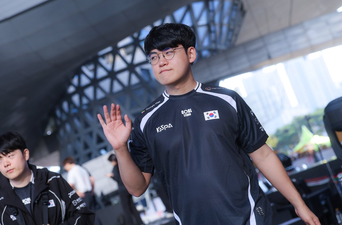 gumayusinism's tweet photo. Q. What was the process of adapting to your new team and teammates like?

Gumayusi: “Rather than changing my playstyle to fit HLE, they respected the strengths I already had and helped me bring them out and made it possible for them to stand out. There were aspects where I grew and changed in terms of the game itself, but I also think I was able to grow a lot outside of the game through adapting to the new members, sharing each other's experiences, exchanging information, and communicating with one another.”

Q. You lifted the 2026 MSI championship trophy. What was the first thought or person that came to mind when the victory was confirmed or secured?

Gumayusi: “I thought of my former teammates who had been with me throughout MSI until then. Since we had all unfortunately lost before and missed out on winning the championship, so I still had some lingering regret, thinking that, ‘It would’ve been nice if I could have won it with my former teammates as well…’”