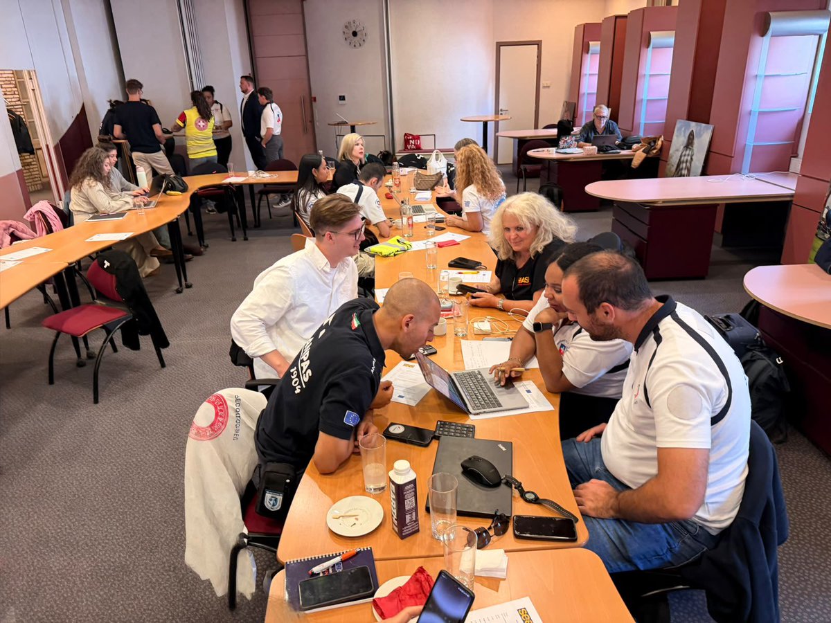 Anpasnazionale's tweet photo. 🇪🇺🧡Siamo a Bruxelles con @samaritan_int con il progetto SEE. 

Insieme stiamo costruendo reti più forti, inclusive e pronte ad ascoltare i territori e le comunità. 

#Anpas #sempreaccanto https://t.co/59FJJiEPr2