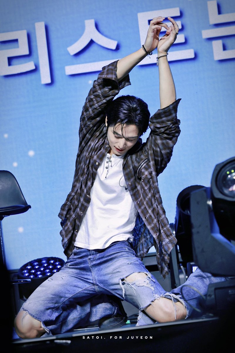 dailyljy's tweet photo. juyeon has successfully wrapped up his 1st fanmeeting tour 'youth, by juyeon' 🥹 every single stop had multiple viral moments and received overwhelmingly positive reviews

from seoul to shanghai, yokohama, hong kong and beijing, 'youth, by juyeon' was truly unforgettable from start to finish 🤍

thank you juyeon for making this experience so special and can't wait for what's next!

#YouthByJuyeon
#JUYEON #주연 #더보이즈