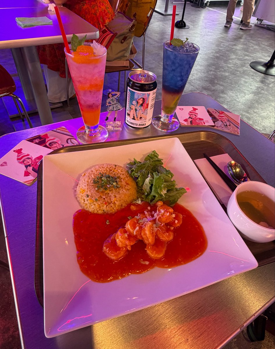 mi_n1881's tweet photo. えびちゅうコラボカフェ！💚
最近私の影響でえびちゅうが気になってる母と二人で行きました！！
エビチリもドリンクも美味しかった🎶🦐
 #私立恵比寿中学  #えびちゅう https://t.co/G7bsCSvfwl