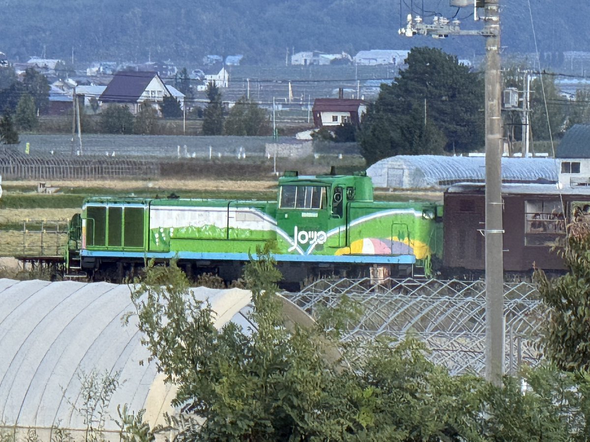 uma_834's tweet photo. ノロッコ号おった。発車時間勘違いしてたので望遠にて失礼。実車を見れたので良きでしょう https://t.co/bqJMO29xTr