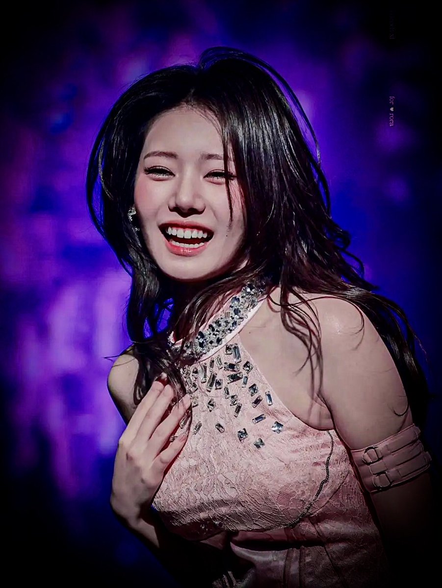 KpopCurator's tweet photo. Rora shining on the Macau stage. ✨🔥
Elegant, confident, and bringing her own kind of energy to every moment. 🤍
A performance worth remembering. 👀
❤️ Like • 💬 Comment • 🔁 Repost
#RORA #BABYMONSTER #CHOOM #Macau #TheKpopCurator https://t.co/9dA0y3byZm