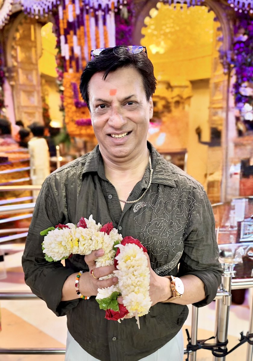 imbhandarkar's tweet photo. Today Siddhivinayak temple  Darshan. 💐 🙏 गणपति बप्पा मोरिया. 🙏 https://t.co/plPNf9VKp1