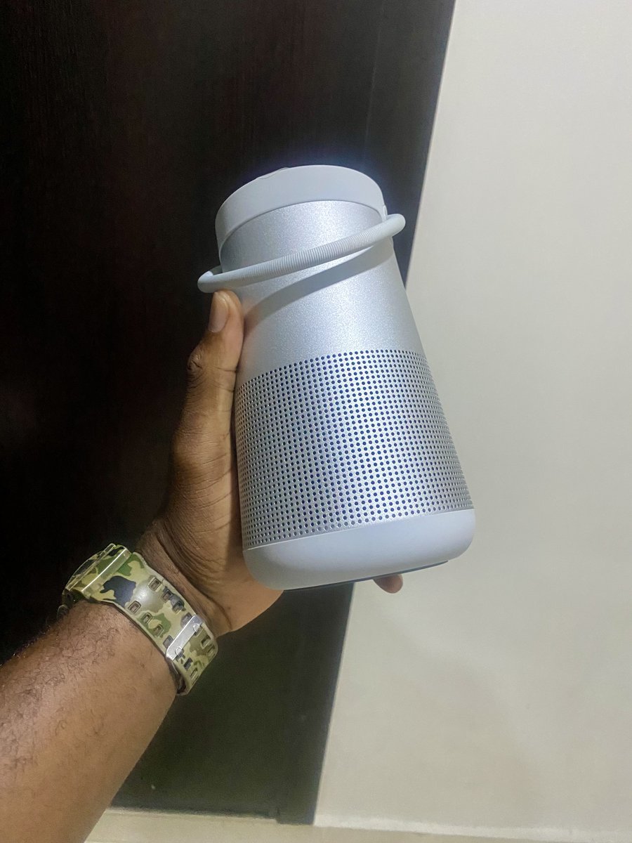 iam_fantom's tweet photo. My Bose makes noise when i turn it on though. Ask vendors for the price 😂 https://t.co/pRbzd5KtBj