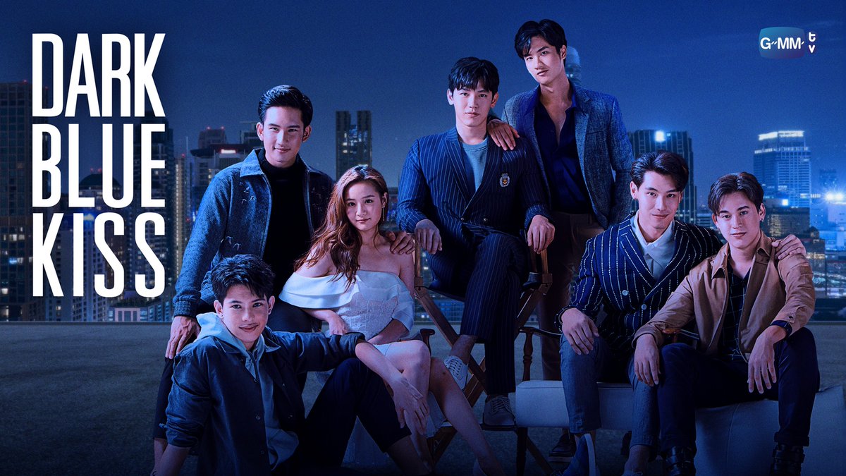 rakuten_asidra's tweet photo. タイBLの名手Aof監督が
初期の脚本・監督作品『Dark Blue Kiss』で示したもの✨

📰Rエンタメディアで見どころ✓
https://t.co/mBSJRh4hAE

TayNewが贈る不朽の名作
「Dark Blue Kiss」
楽天TVで第1話無料配信中！🆓
https://t.co/stYUizxEz9

#DarkBlueKiss #TayNew #Tawan_V #Newwiee https://t.co/S1HcF3KqzX