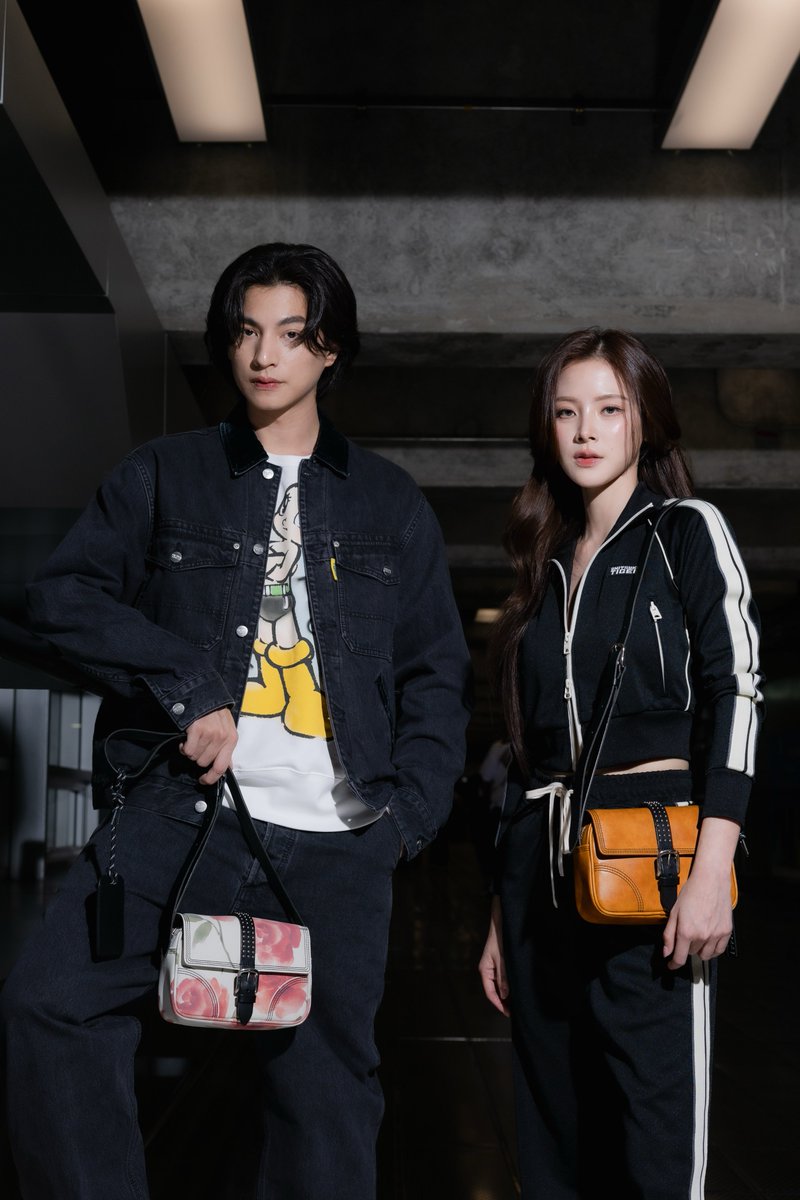 LSAthai's tweet photo. 'กลัฟ - ใบเฟิร์น' สองแบรนด์แอมบาสเดอร์ Onitsuka Tiger Thailand พร้อมออกเดินทางร่วมงานแฟชั่นโชว์คอลเล็กชั่น Spring Summer 2027 ที่ Milan Fashion Week ประเทศอิตาลี จัดขึ้นในวันพฤหัสบดี 24 กันยายน 2026 เวลา 01:00 น. ตามเวลาประเทศไทย  
 
#LifestyleAsiaTH  
#OnitsukaTigerSS27 https://t.co/ErdUYSunyI