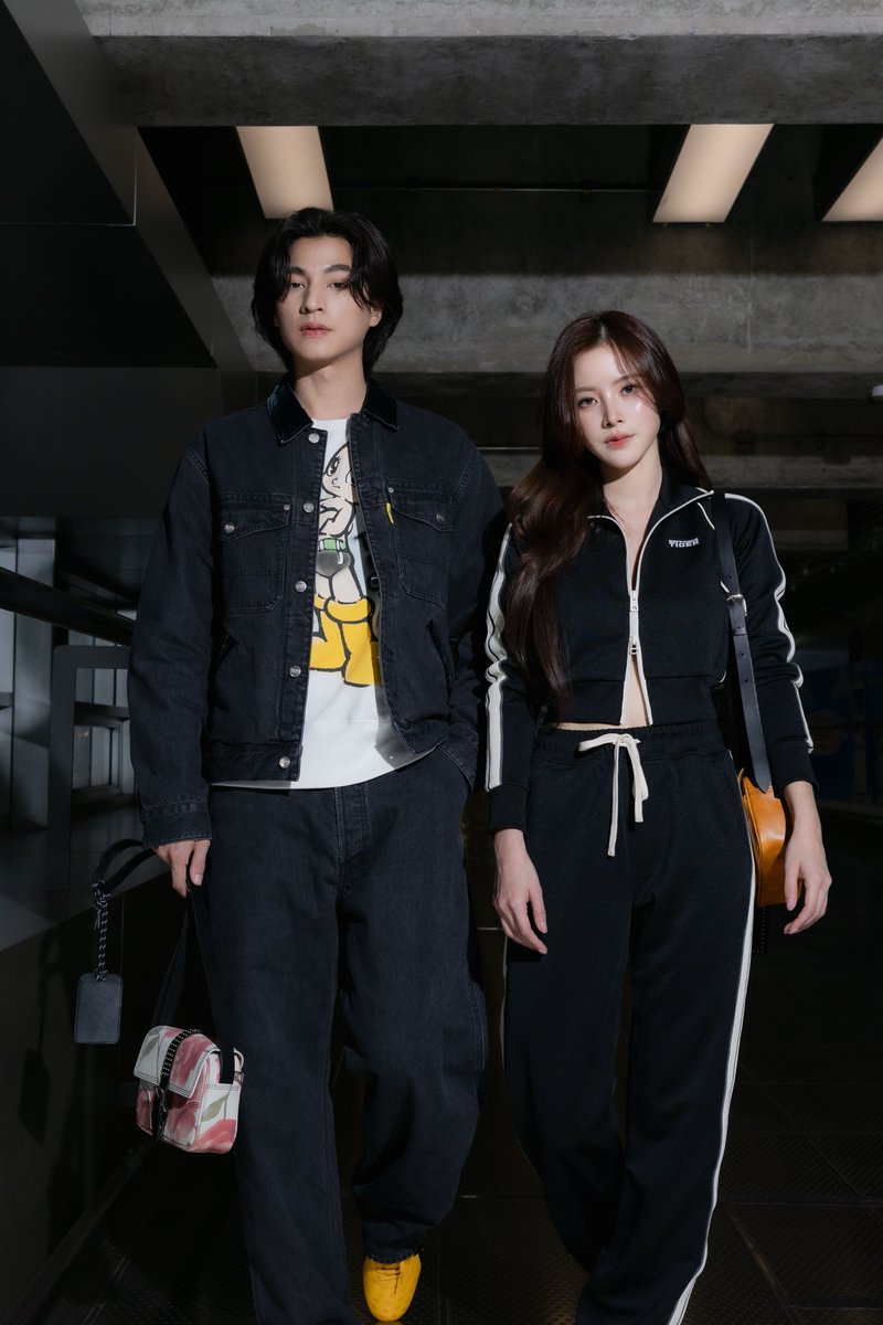 LSAthai's tweet photo. 'กลัฟ - ใบเฟิร์น' สองแบรนด์แอมบาสเดอร์ Onitsuka Tiger Thailand พร้อมออกเดินทางร่วมงานแฟชั่นโชว์คอลเล็กชั่น Spring Summer 2027 ที่ Milan Fashion Week ประเทศอิตาลี จัดขึ้นในวันพฤหัสบดี 24 กันยายน 2026 เวลา 01:00 น. ตามเวลาประเทศไทย  
 
#LifestyleAsiaTH  
#OnitsukaTigerSS27 https://t.co/ErdUYSunyI