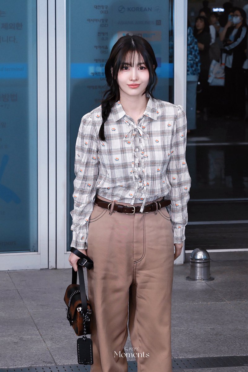 LookAtMo_1109's tweet photo. 260921 ICN
밀라노 파이팅 ദി˶•̀֊•́)✧ 

#트와이스 #TWICE #トゥワイス 
#모모 #MOMO #モモ https://t.co/EECeFt3dn9