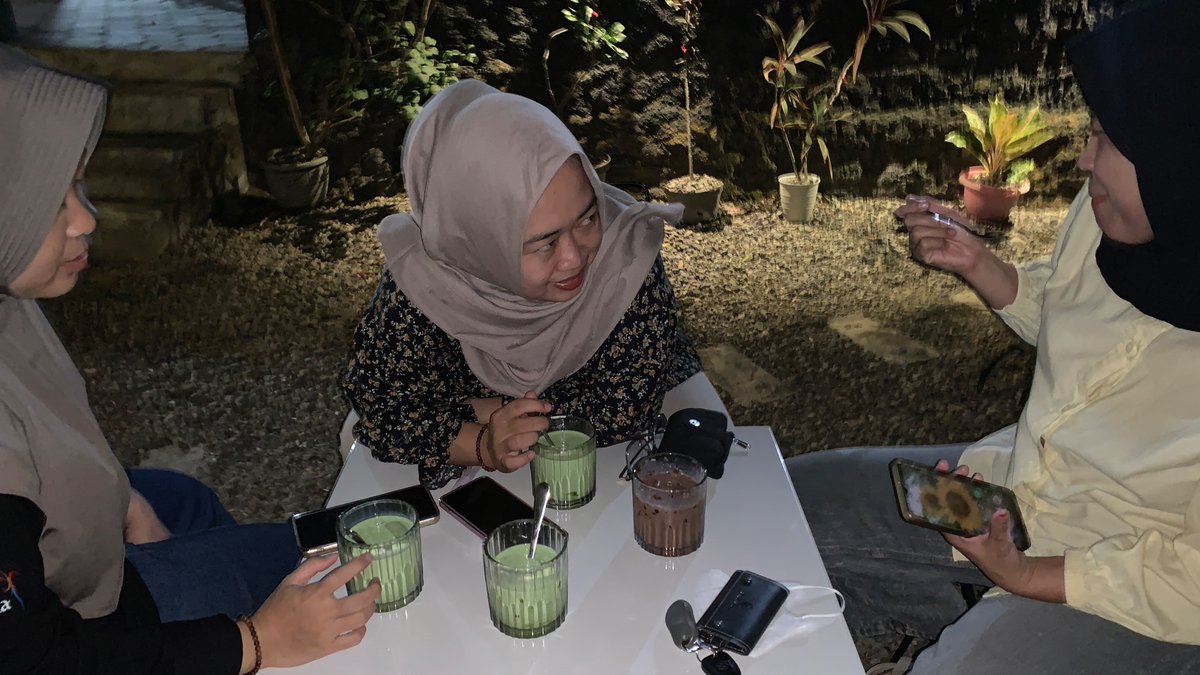 aawrorae's tweet photo. mengopayy sama mbak mbak sepupukuww https://t.co/ca4p04iwrq