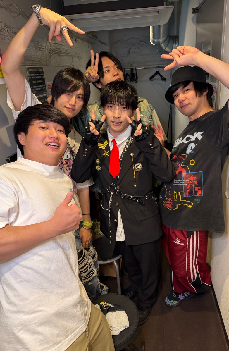 ImigaManitou's tweet photo. 本日はハネル生誕祭ありがとうございました！
また一緒にカイワレハンマー歌わせてもらいました〜！
改めておめでとう🎂

皆勤賞目指します😎 https://t.co/y0X8IWsvuf