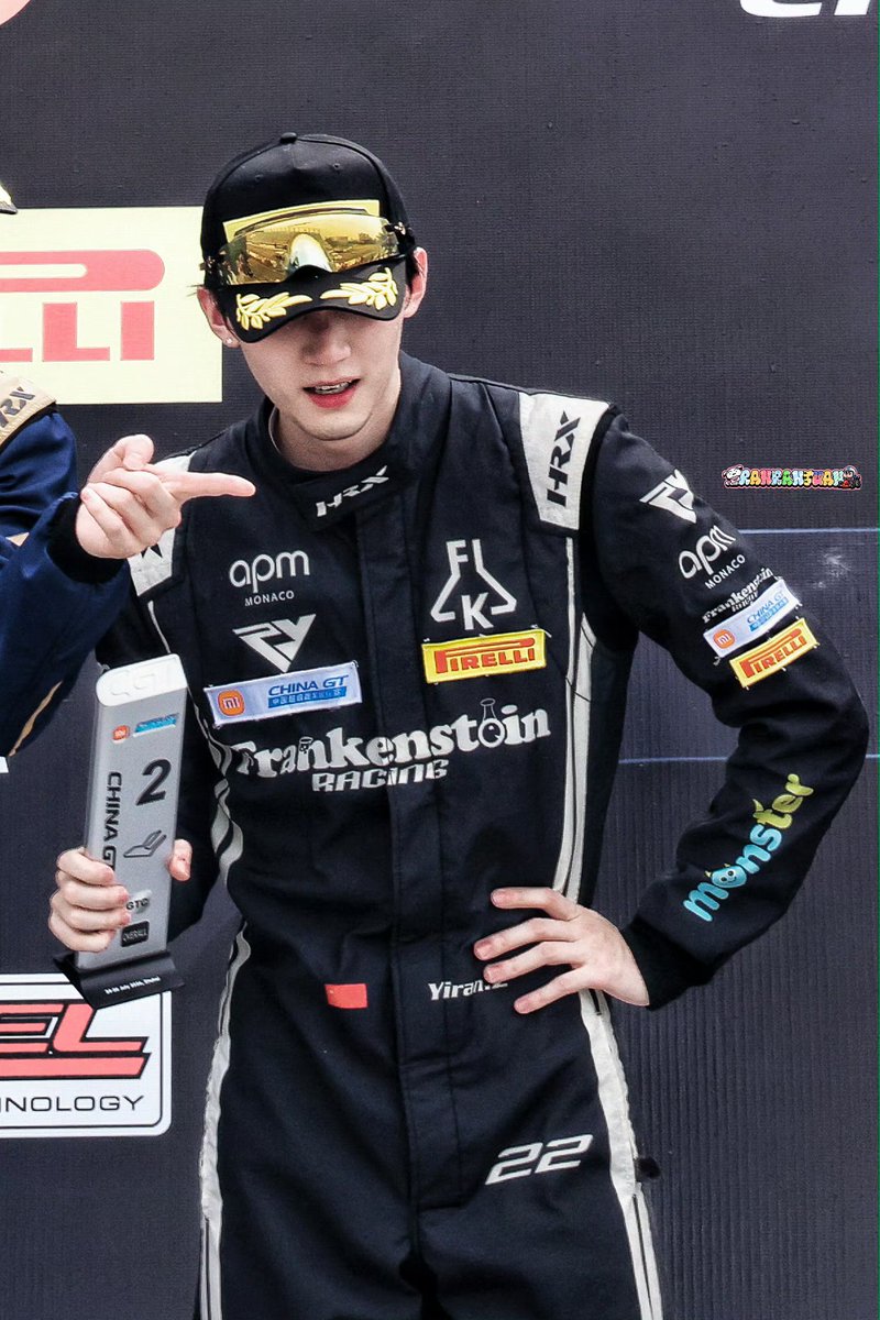 vousmys's tweet photo. อี้หรานใส่ชุดนักแข่งรถทีไร อันตรายต่อหัวใจทุกที 🫠 https://t.co/z1BOpRIPw0
