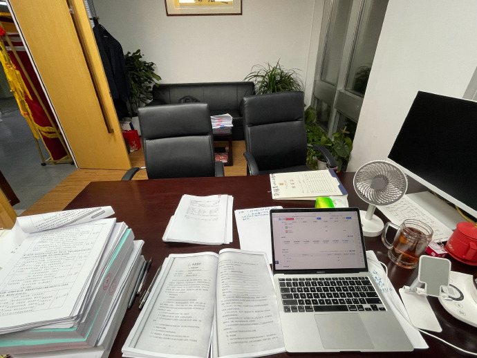 haryono28291599's tweet photo. Another late night at the office, coffee is my only work buddy today. https://t.co/Nn7ojvOP9h