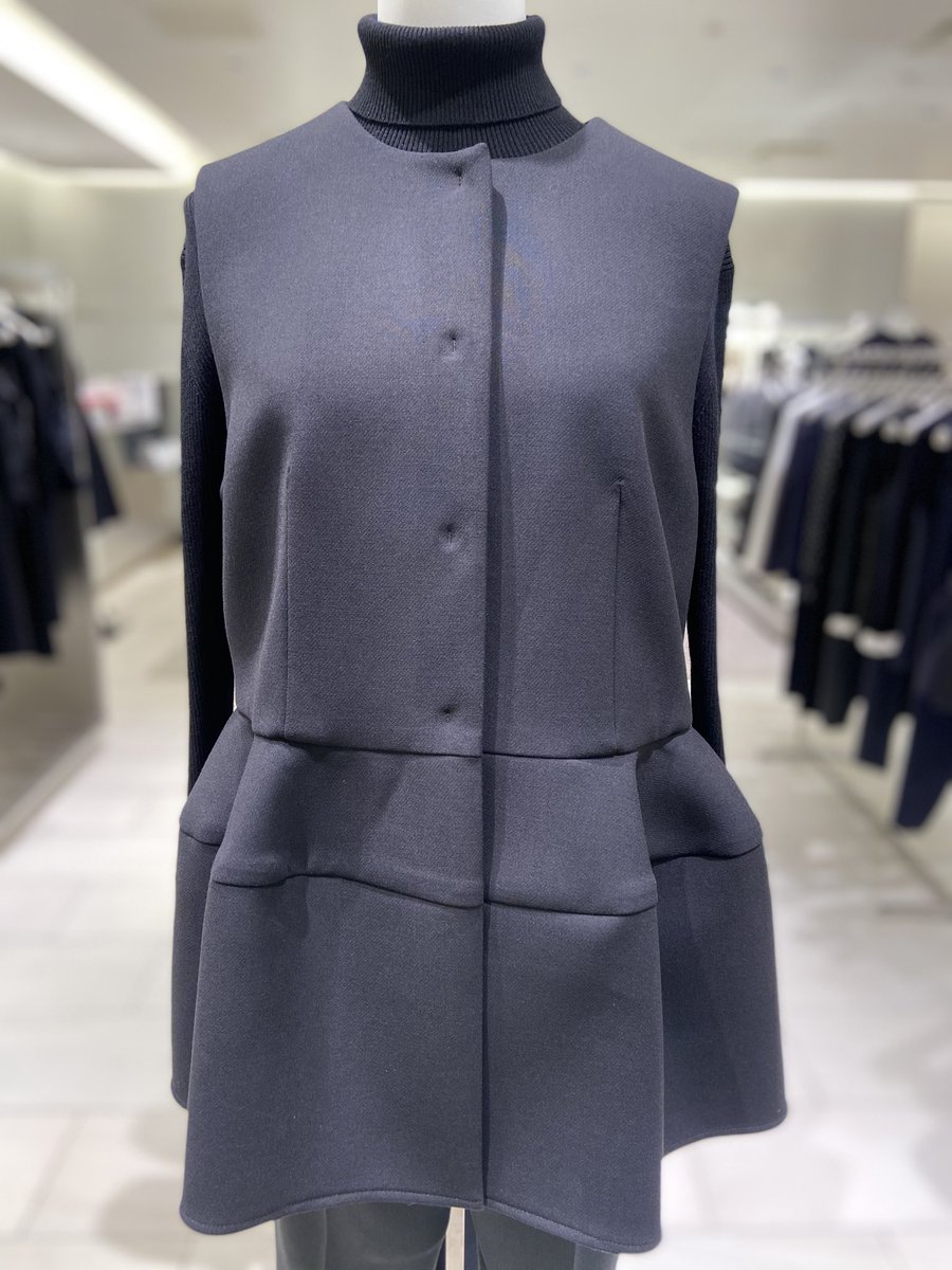 M_PREMIER_JP's tweet photo. ▶︎伊勢丹新宿店

裾に向かって緩やかに広がるフレアシルエットが女性らしい立体感を生み出し、自然とスタイルアップを叶えます。

ティアードジレブラウス

¥53,900

https://t.co/TxNC4zkiAN

#mpremier #エムプルミエ https://t.co/bnqfqmHLbz