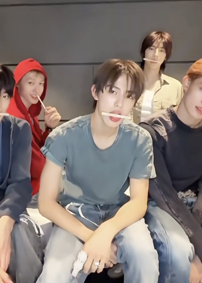 kiy6011eon's tweet photo. SEONGHYEON brings such a fresh energy to the MC role, with EOMUSE in every expression, EOMSEAN in his personality, and EOMPACT following naturally.

MC EOM TAKES OVER

#SEONGHYEONonAir
#ソンヒョン大活躍
#SEONGHYEON #성현 https://t.co/hymN8GfpLG